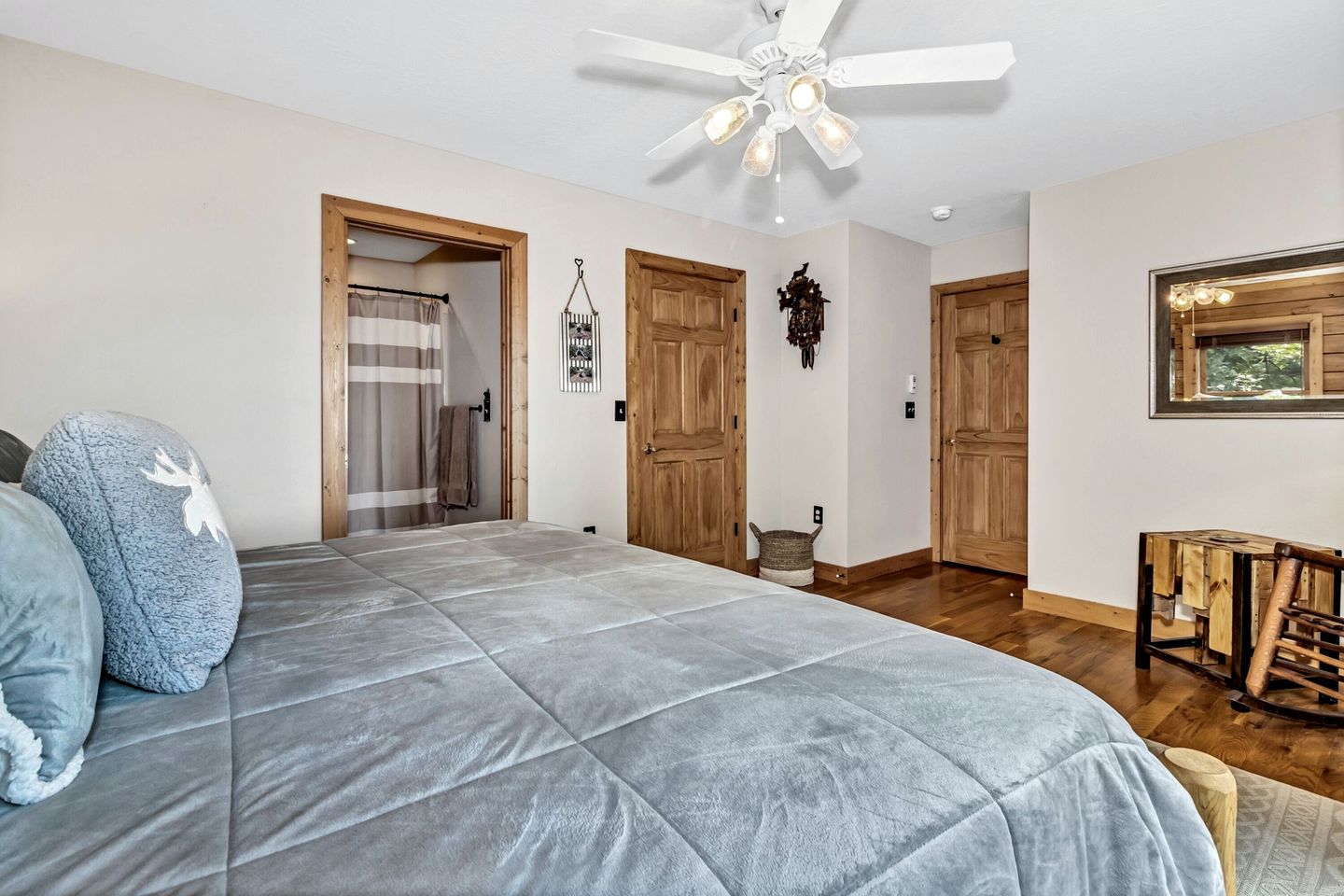 Cozy Mountain Cabin with Long-Range Views near Waterfall Park in Old Fort, NC