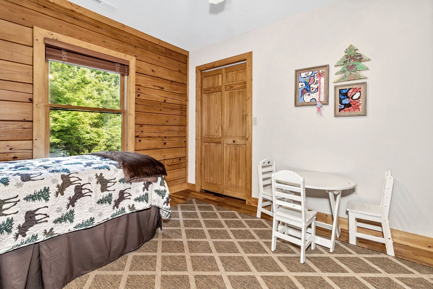 Cozy Mountain Cabin with Long-Range Views near Waterfall Park in Old Fort, NC