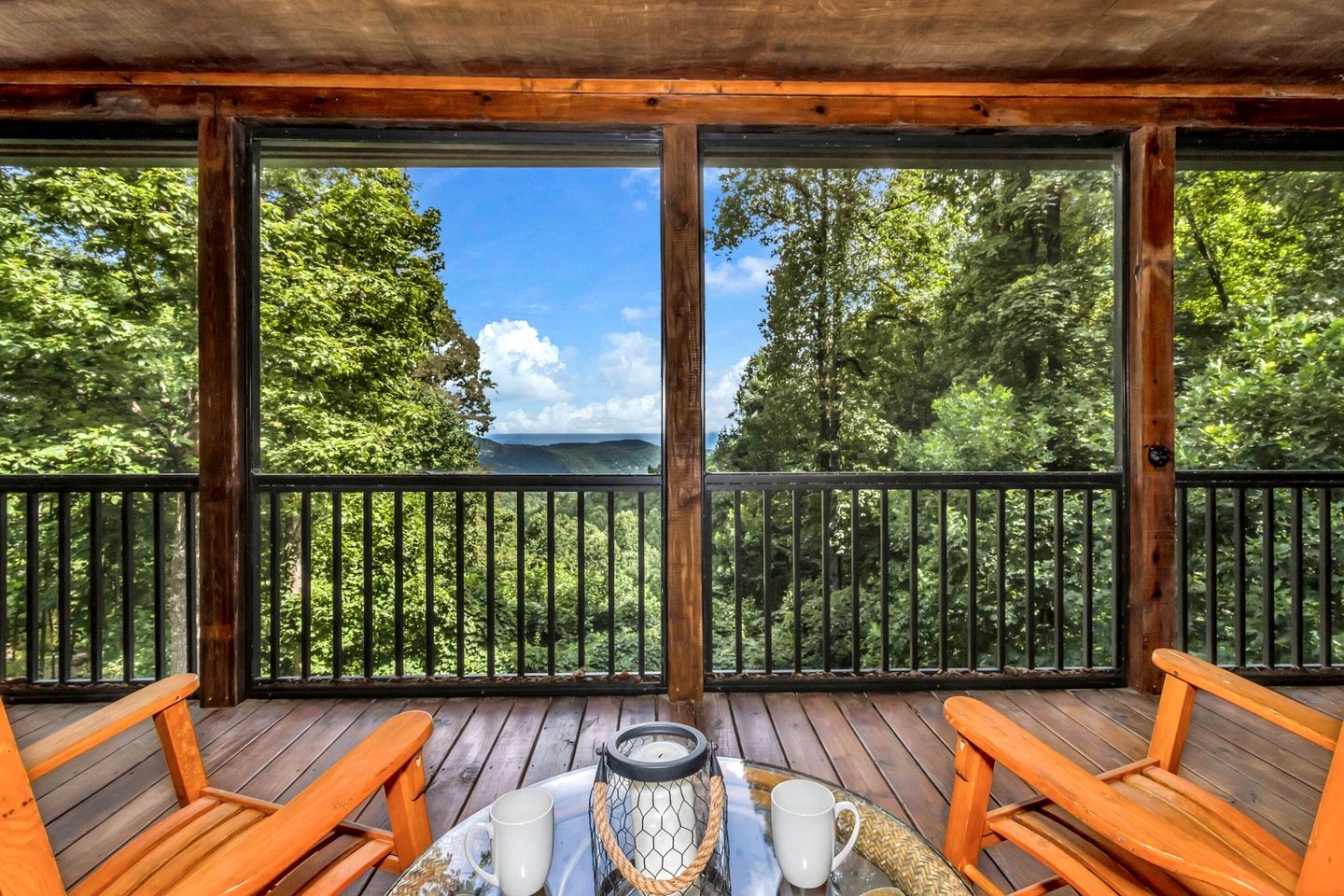 Cozy Mountain Cabin with Long-Range Views near Waterfall Park in Old Fort, NC