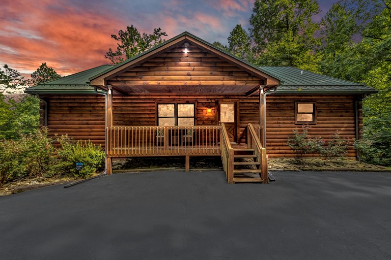 Cabins (United States of America, Old Fort, North Carolina)