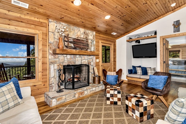 Cabins (United States of America, Old Fort, North Carolina)