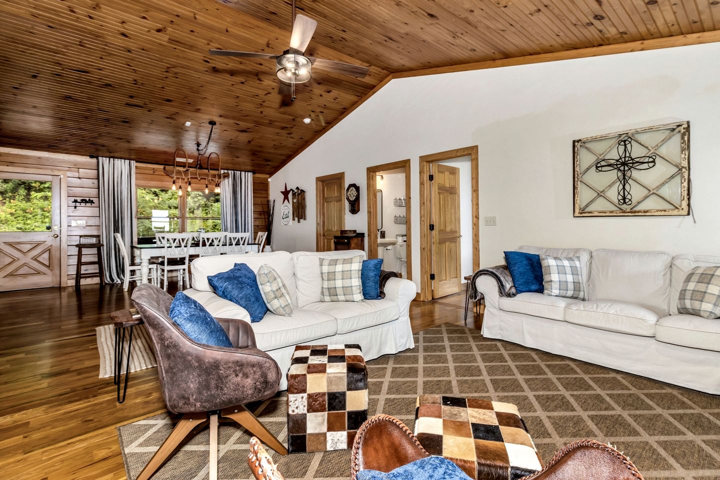 Cozy Mountain Cabin with Long-Range Views near Waterfall Park in Old Fort, NC