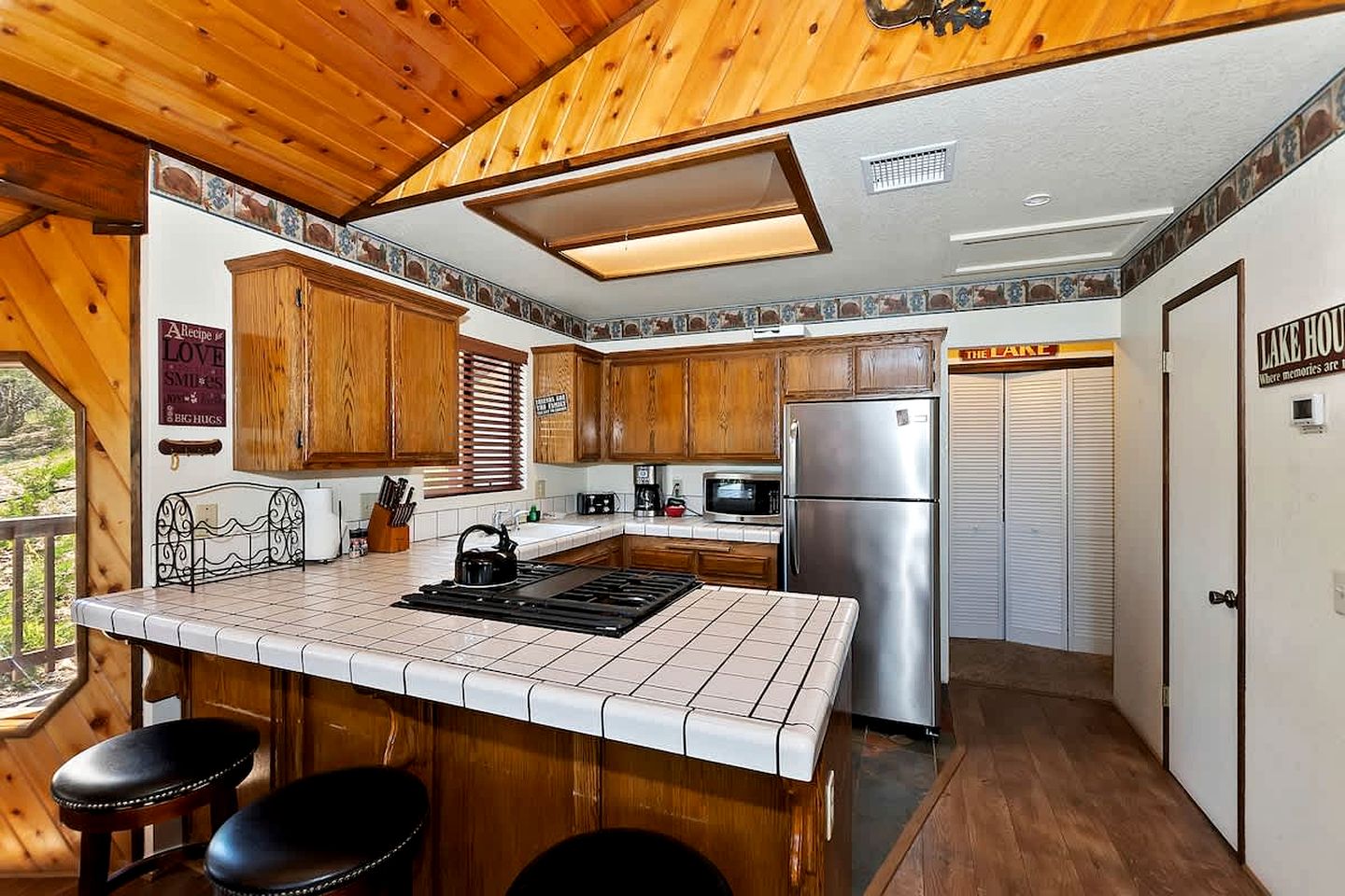Gather Here: Cozy Cabin for Family and Friends in Big Bear - Your Ideal Retreat