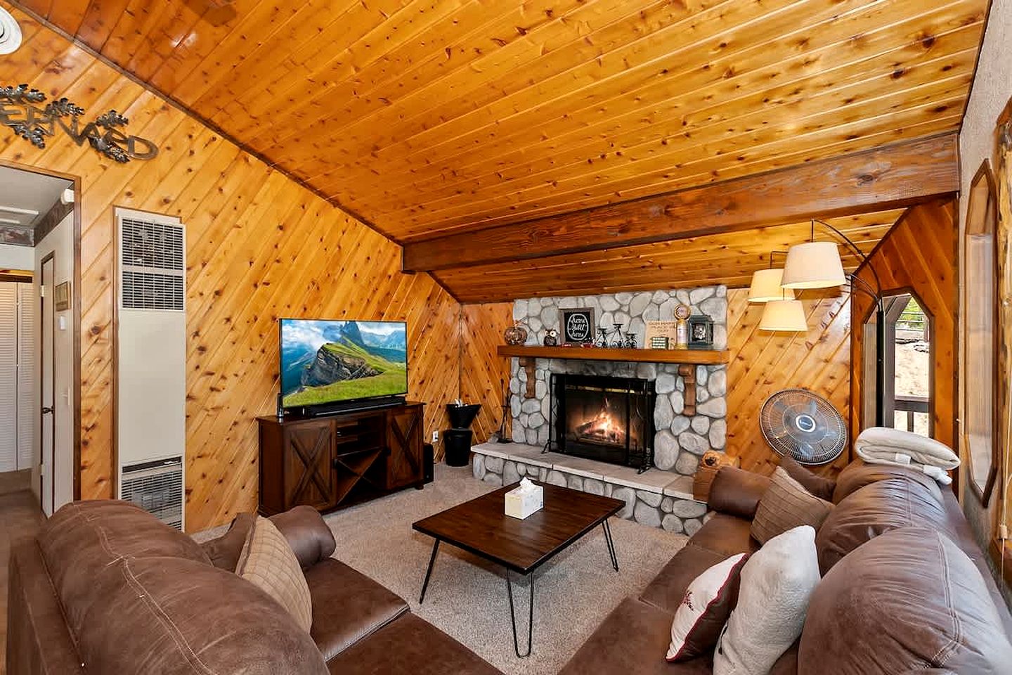 Gather Here: Cozy Cabin for Family and Friends in Big Bear - Your Ideal Retreat