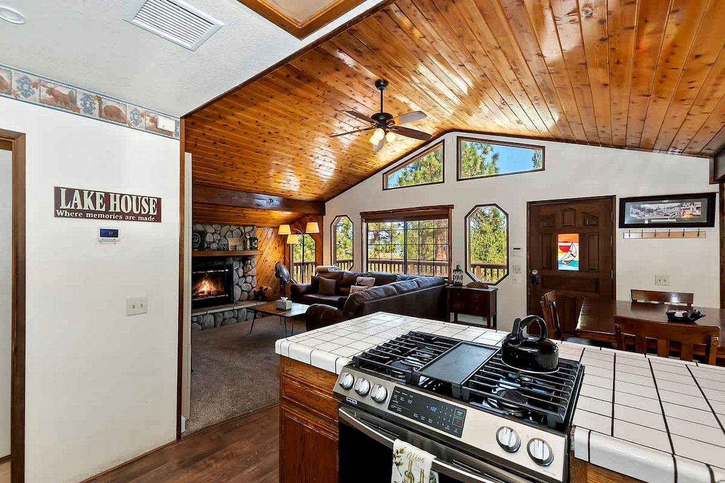 Gather Here: Cozy Cabin for Family and Friends in Big Bear - Your Ideal Retreat