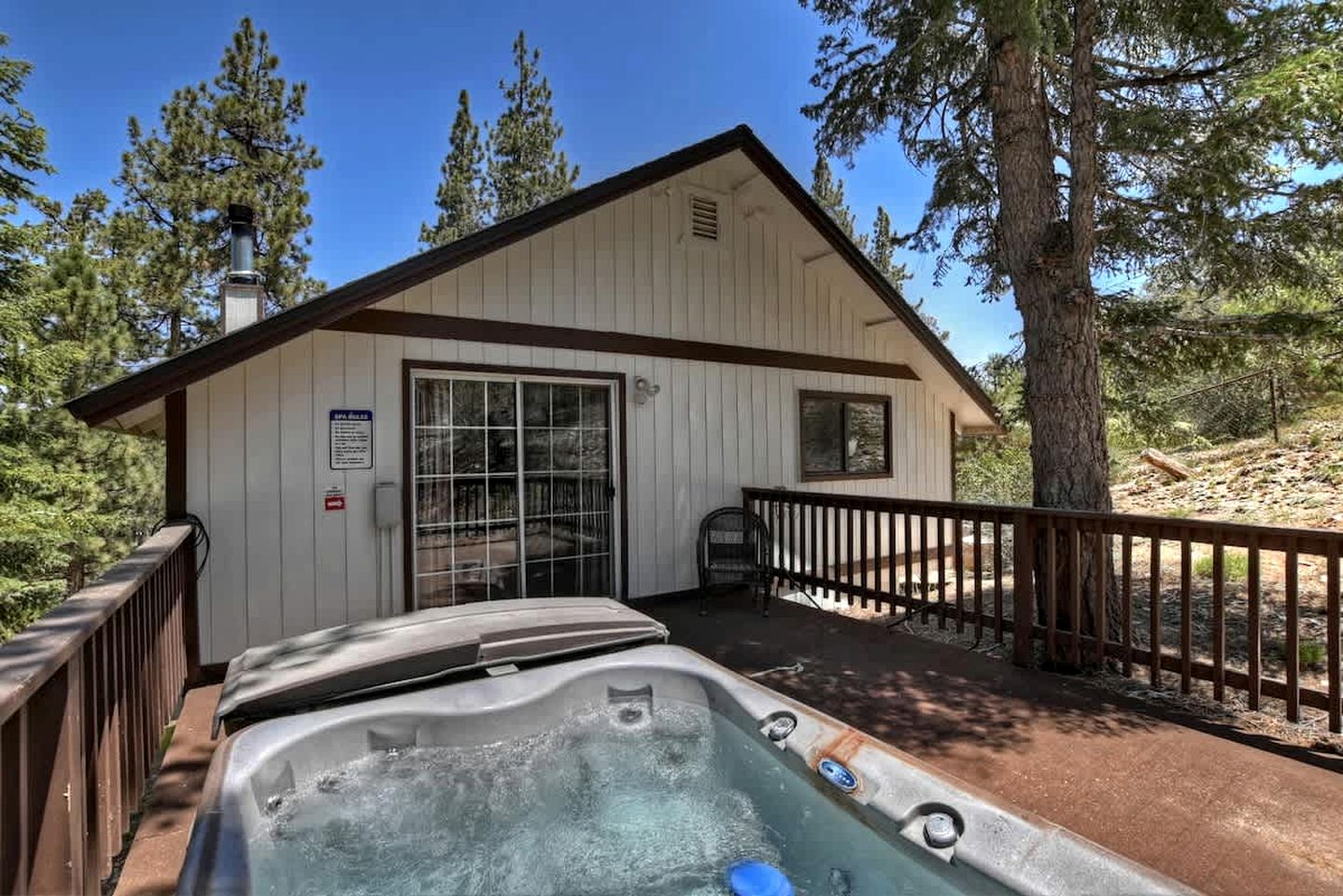 Gather Here: Cozy Cabin for Family and Friends in Big Bear - Your Ideal Retreat