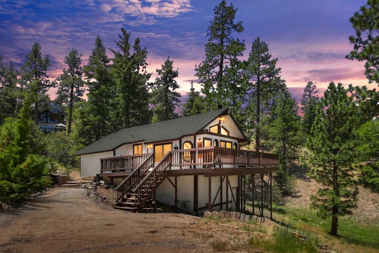 Cabins (United States of America, Big Bear Lake, California)