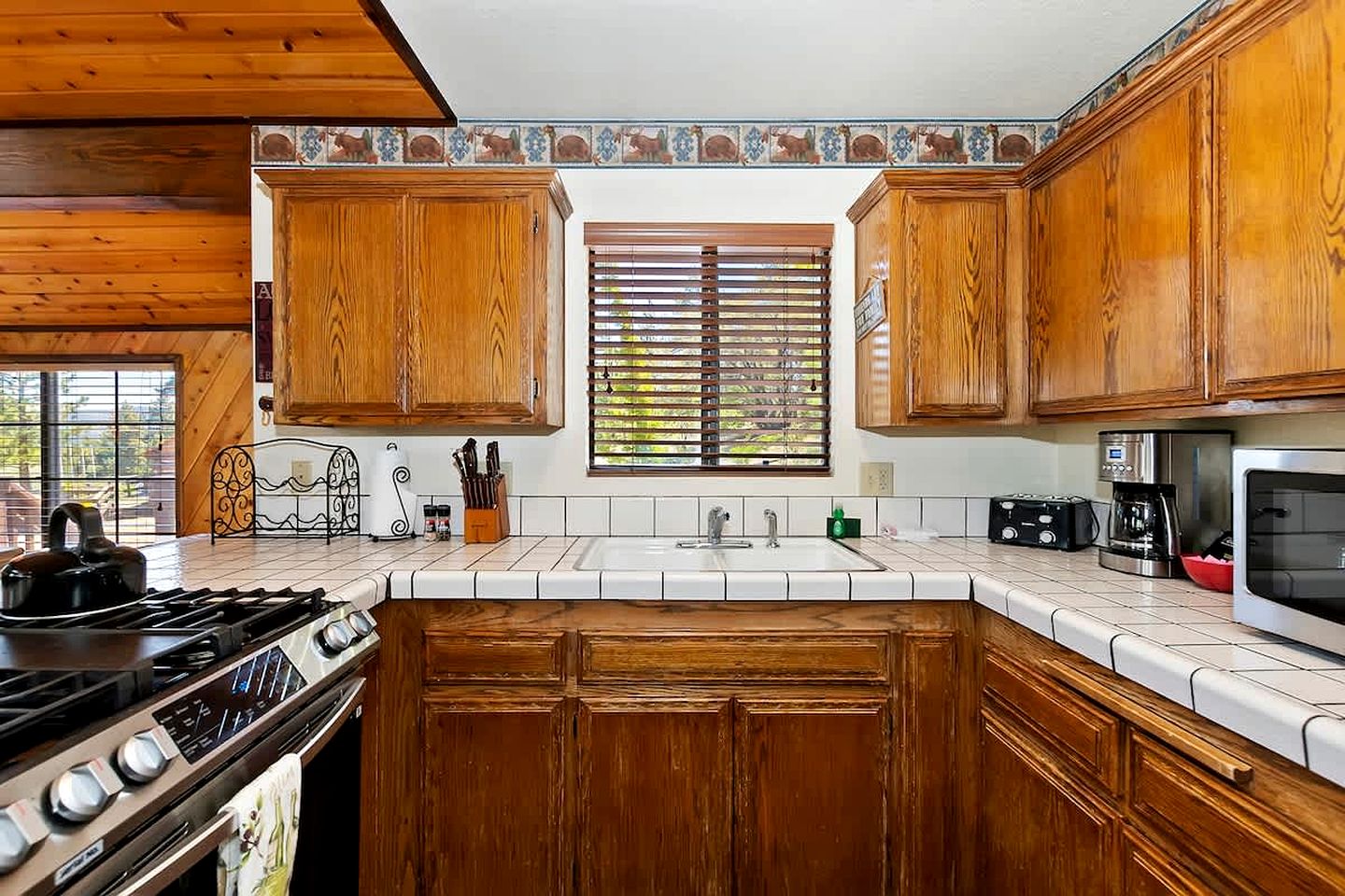 Gather Here: Cozy Cabin for Family and Friends in Big Bear - Your Ideal Retreat