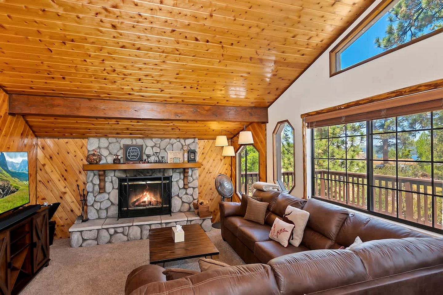 Gather Here: Cozy Cabin for Family and Friends in Big Bear - Your Ideal Retreat