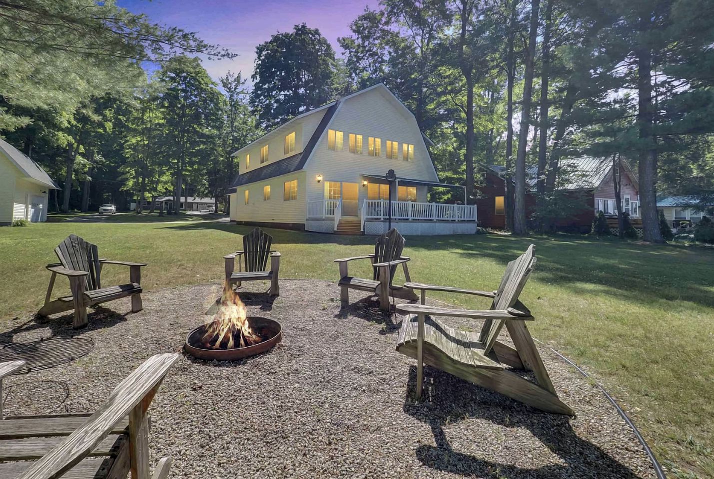 Lake ManisteeLodgeSki & Snowmobile Hideout, Cabins, Kalkaska, United