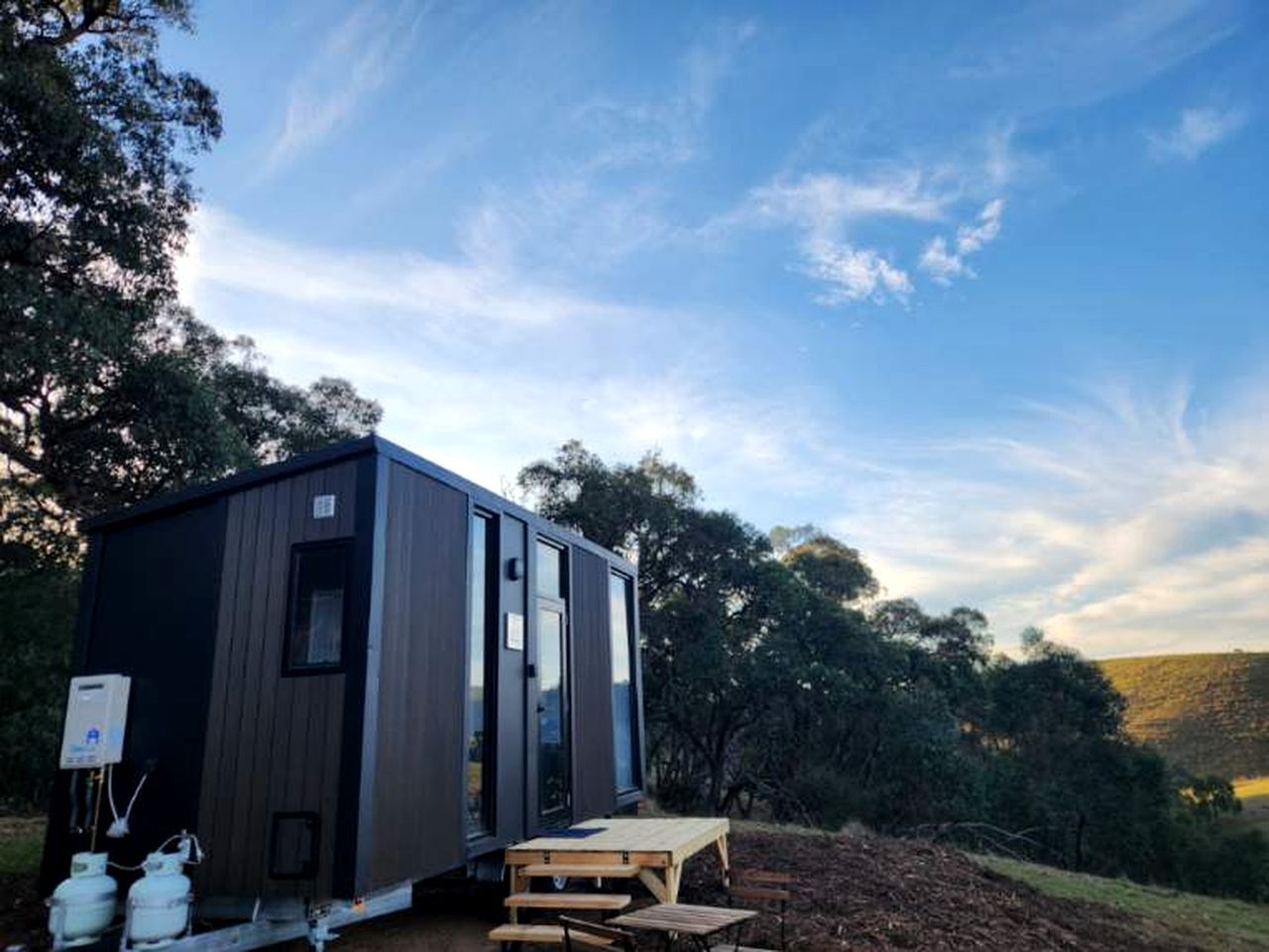 Lovely Tiny House with Outdoor Bath and Great Landscape Views in Victoria