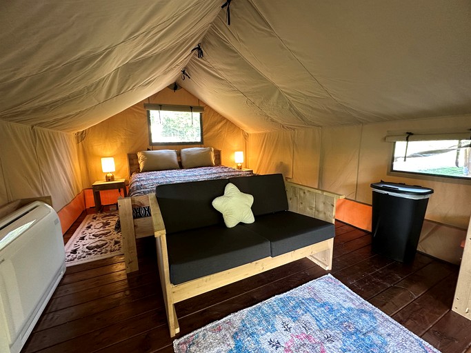 Safari Tents (United States of America, Newport, Tennessee)
