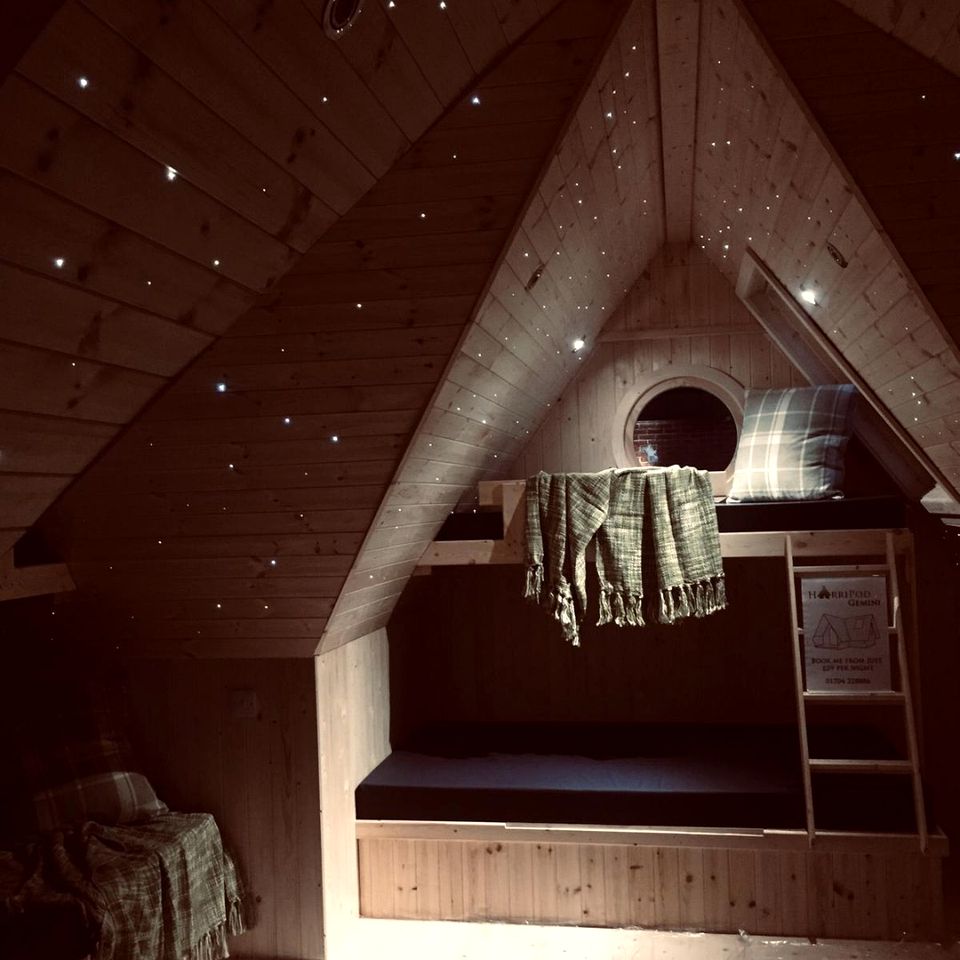 Spacious Glamping Pod with Retro Charm & Starry Lighting near Croston, England