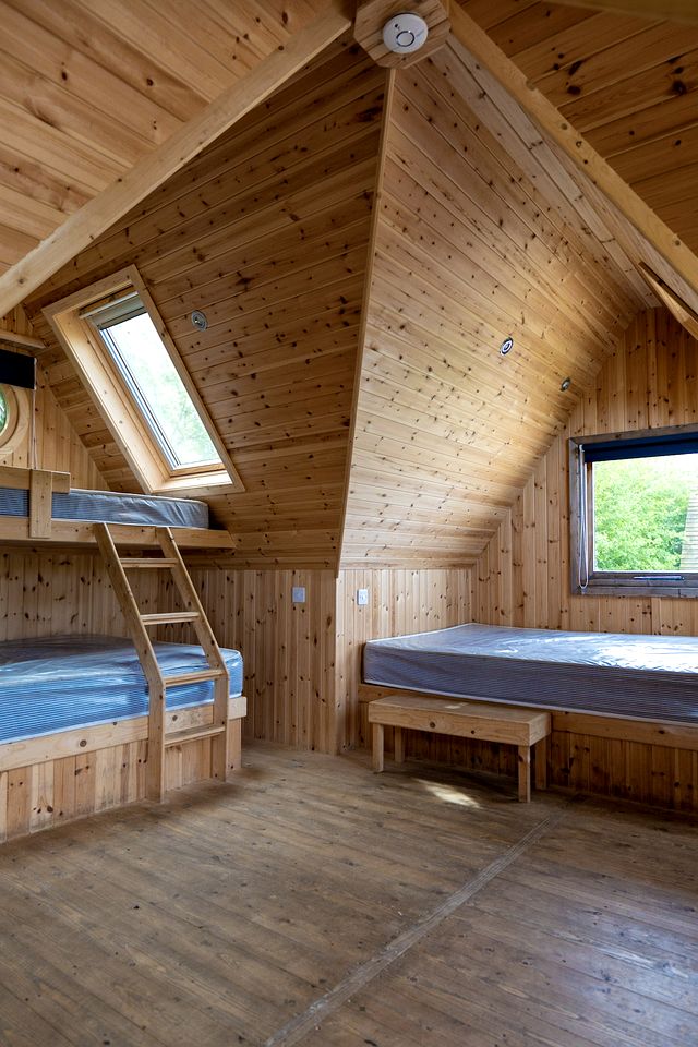 Spacious Glamping Pod with Retro Charm & Starry Lighting near Croston, England