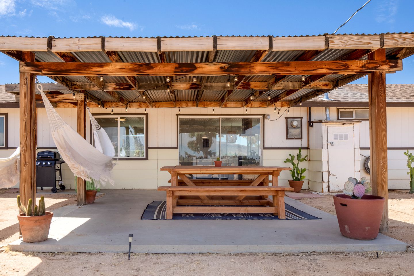 RedAwning Gemini Retreat Amazing Desert Night Skies, Cabins, Yucca