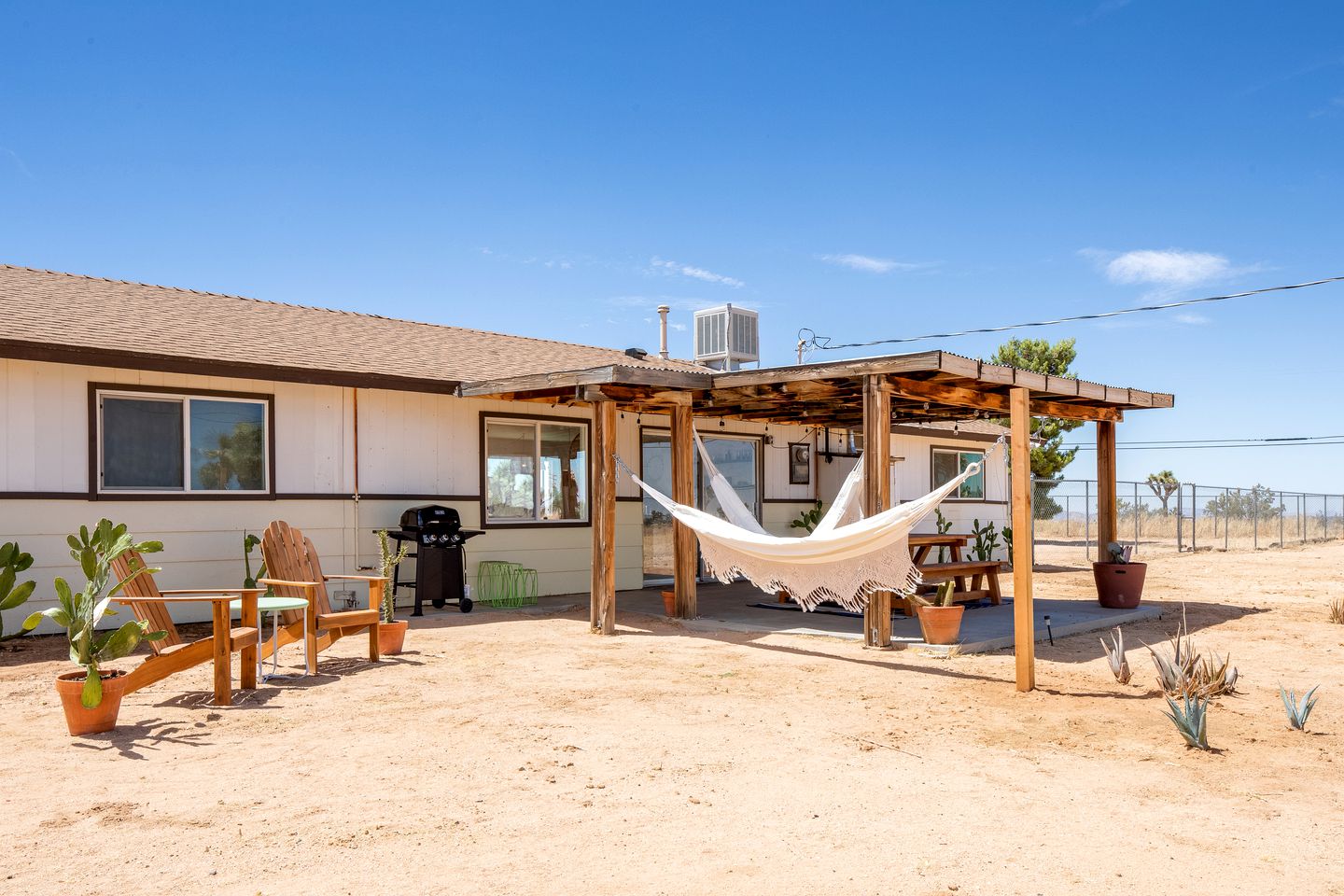 RedAwning Gemini Retreat Amazing Desert Night Skies, Cabins, Yucca