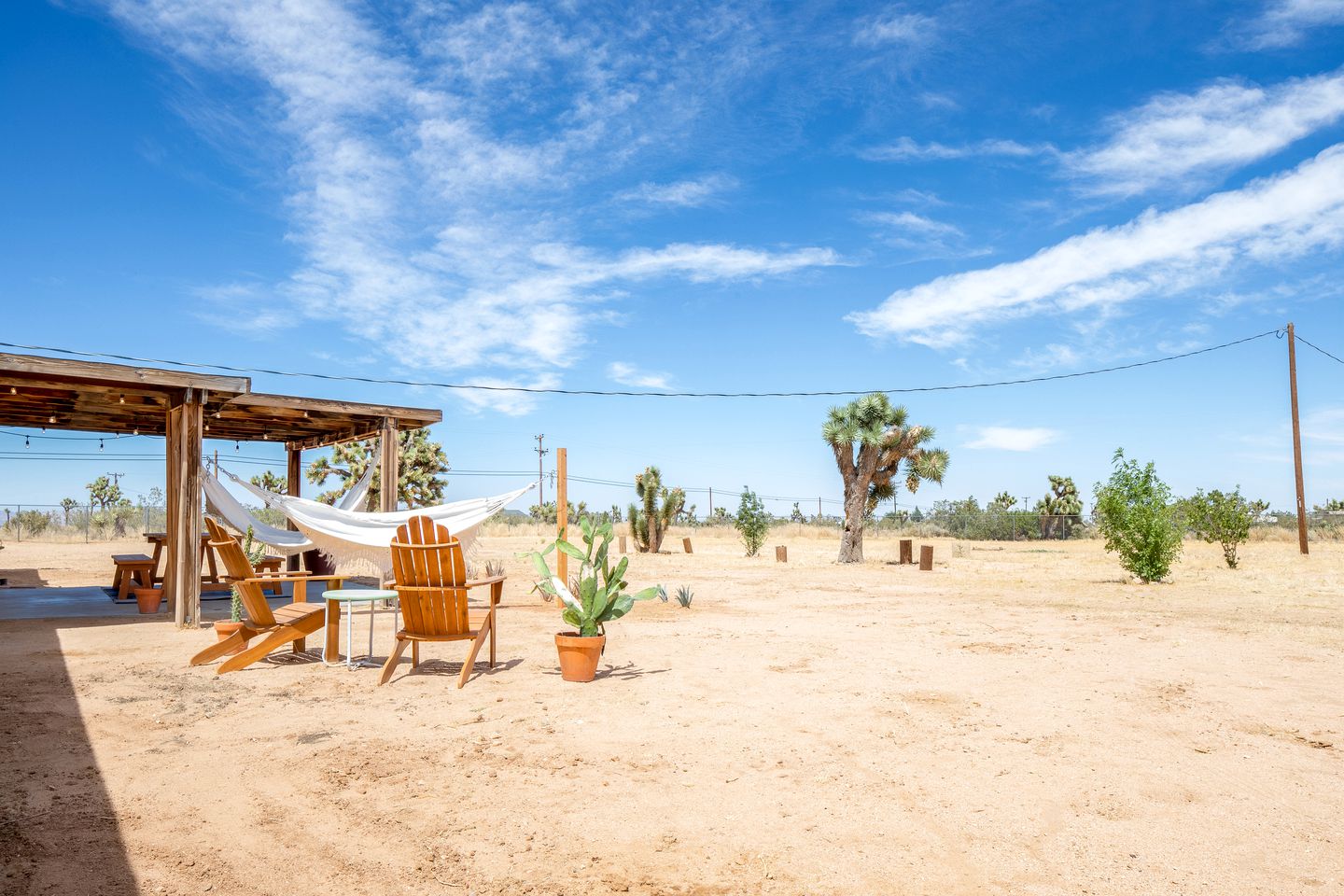 RedAwning Gemini Retreat Amazing Desert Night Skies, Cabins, Yucca