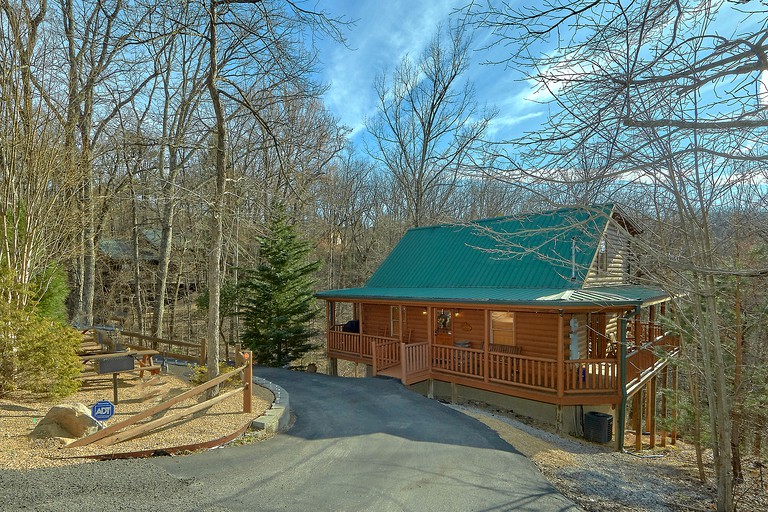 Family Glamping Vacations at this Fully-Equipped Vacation Rental in Sevierville, Tennessee