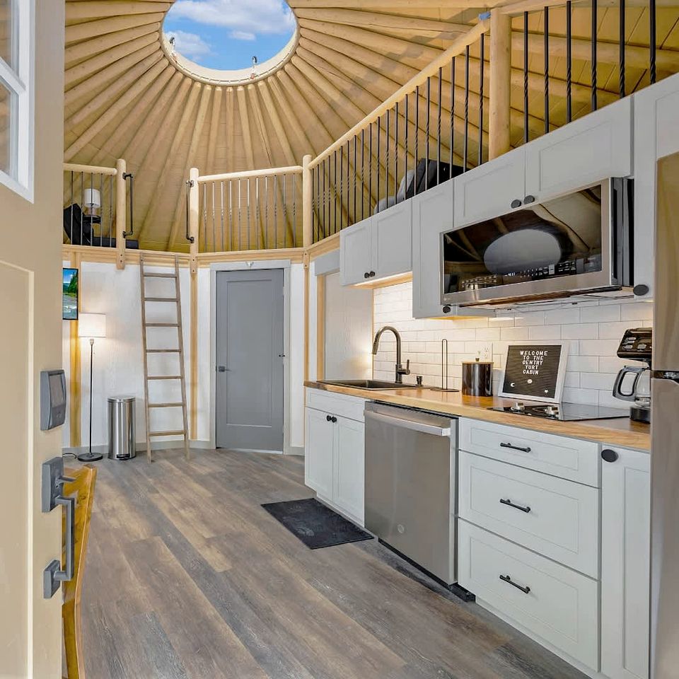 Luxurious Hill Country Yurt Cabin with Private Hot Tub Near Canyon Lake, Texas