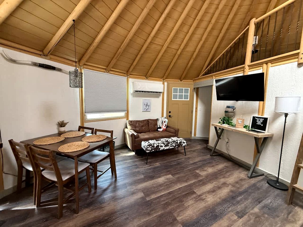 Luxurious Hill Country Yurt Cabin with Private Hot Tub Near Canyon Lake, Texas