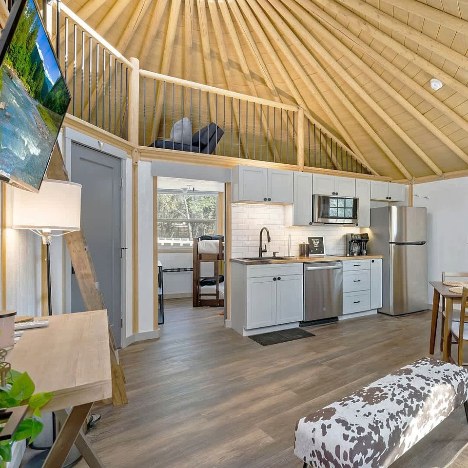 Luxurious Hill Country Yurt Cabin with Private Hot Tub Near Canyon Lake, Texas