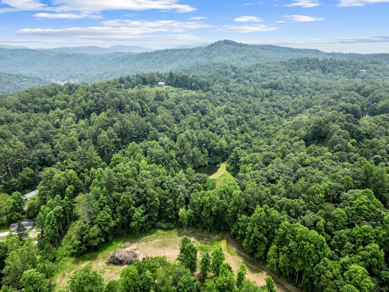 Relaxing Dome in the Heart of the Blue Ridge Mountains for an Unforgettable Glamping Experience in Rosman, North Carolina