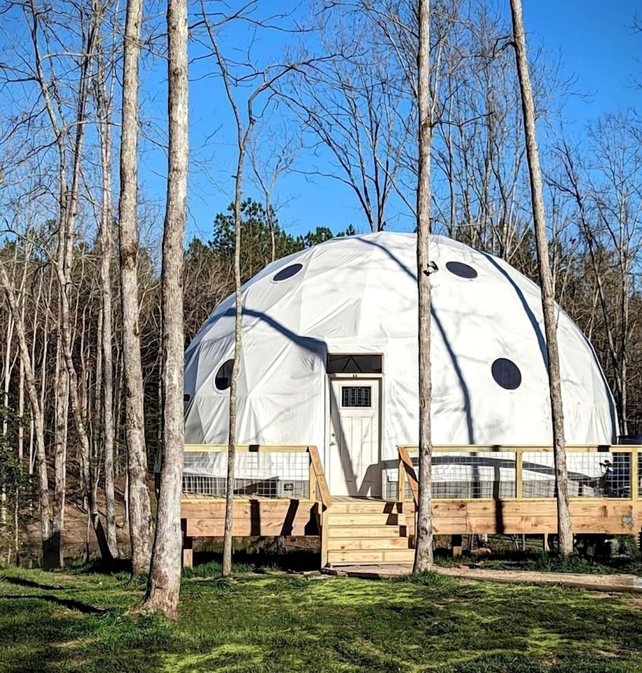Award-Winning Glamping Dome with Panoramic Pond Views near The Caverns, Coalmont TN