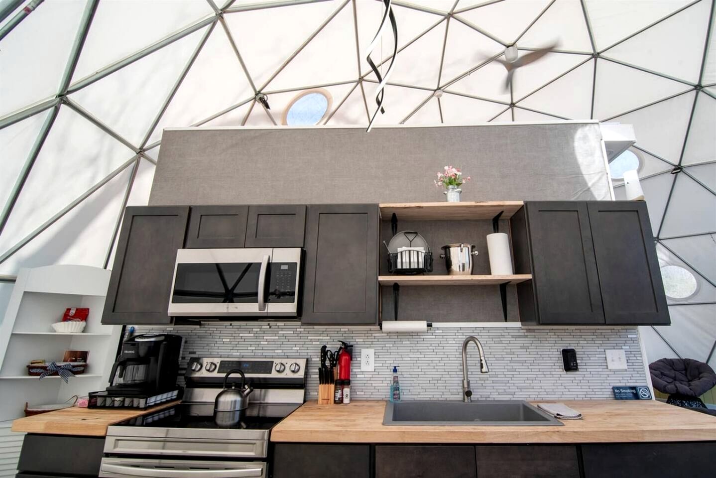Award-Winning Glamping Dome with Panoramic Pond Views near The Caverns, Coalmont TN
