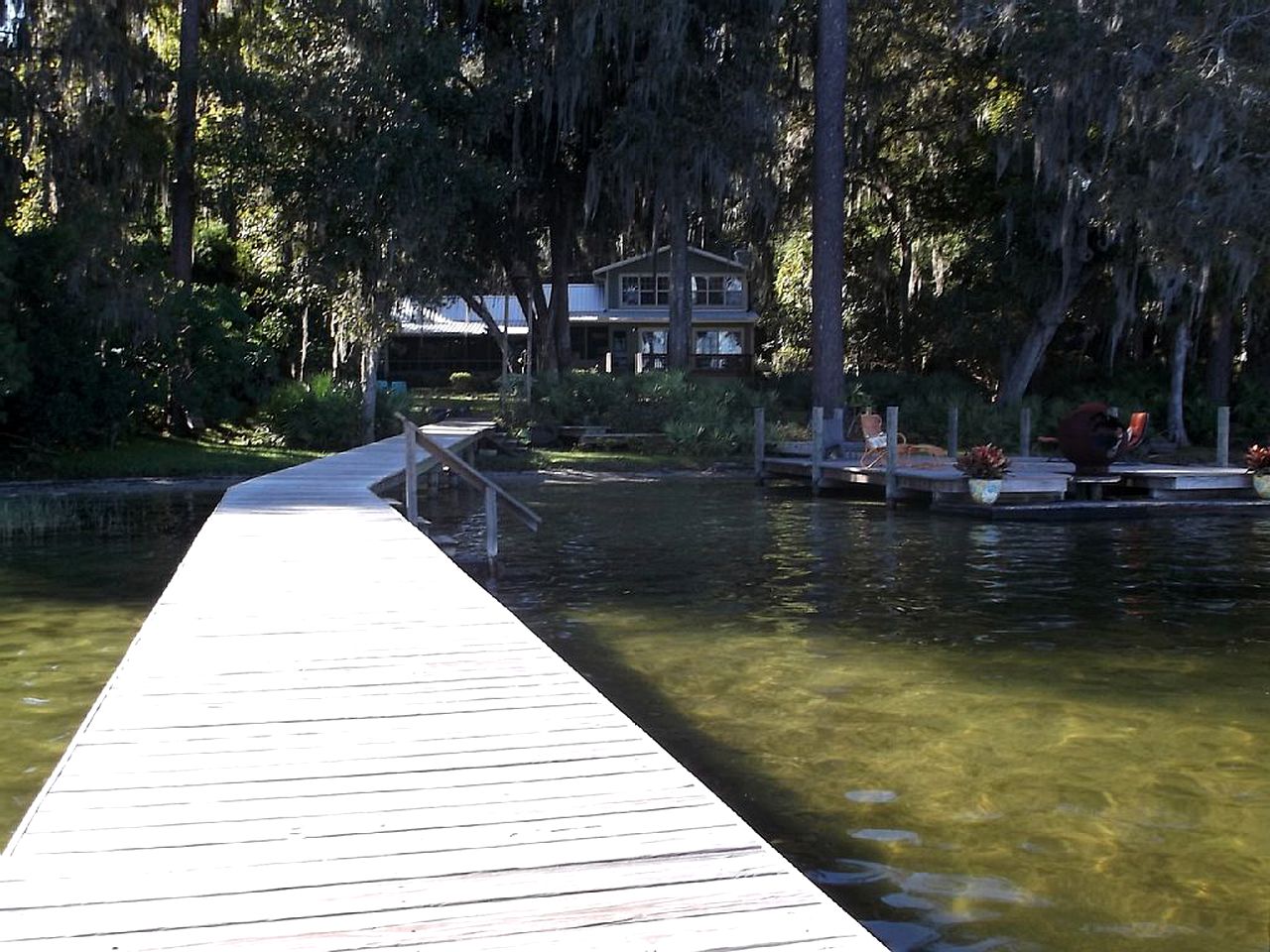 Charming Lakefront Cottage Rental Perfect for 20 near Jacksonville, Florida