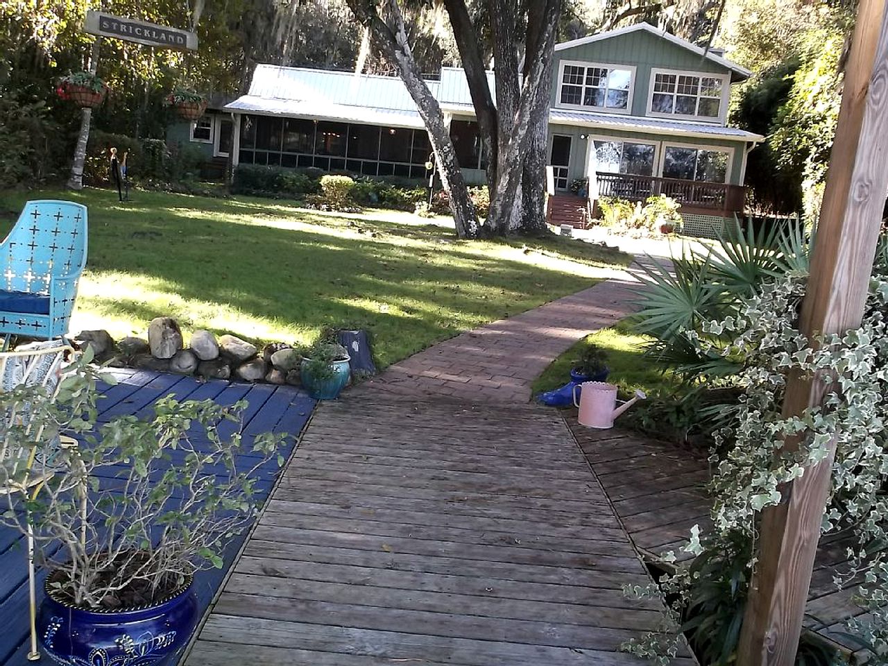 Charming Lakefront Cottage Rental Perfect for 20 near Jacksonville, Florida