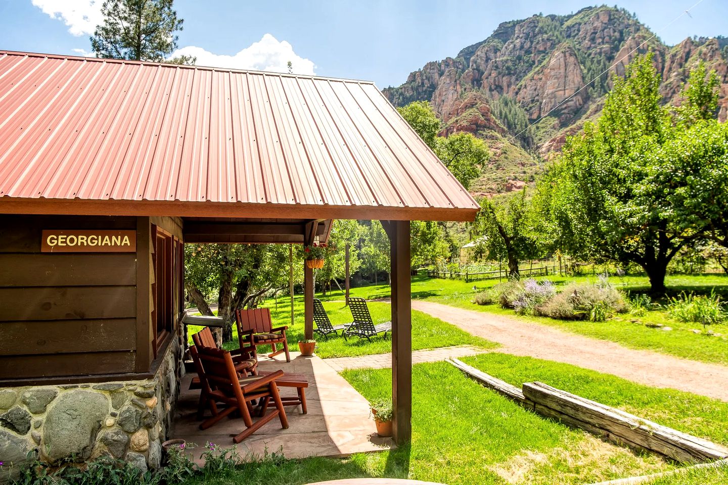 Charming Family-Friendly and Wheelchair Accessible Cabin Rental in Sedona