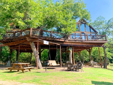 Geronimo Creek Glamping: Unwind in this Rustic Tree House Amidst Texas Wilderness photo 2