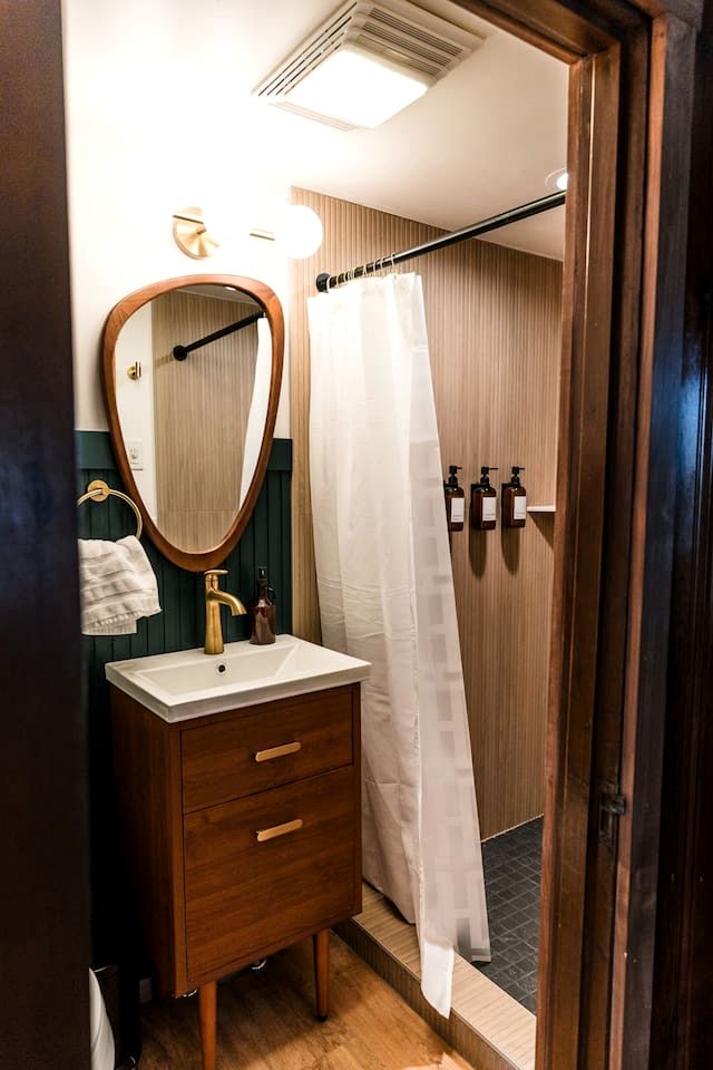 Authentic Cabin Getaway with a Fireplace near Bellevue State Park, Iowa