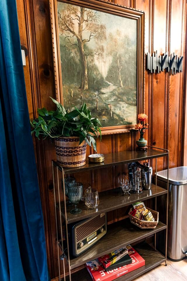 Authentic Cabin Getaway with a Fireplace near Bellevue State Park, Iowa