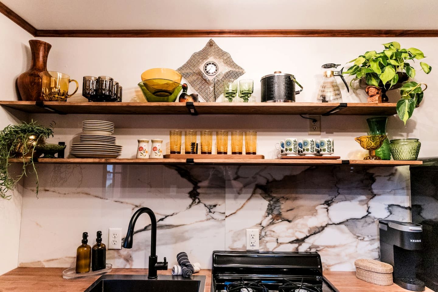 Authentic Cabin Getaway with a Fireplace near Bellevue State Park, Iowa