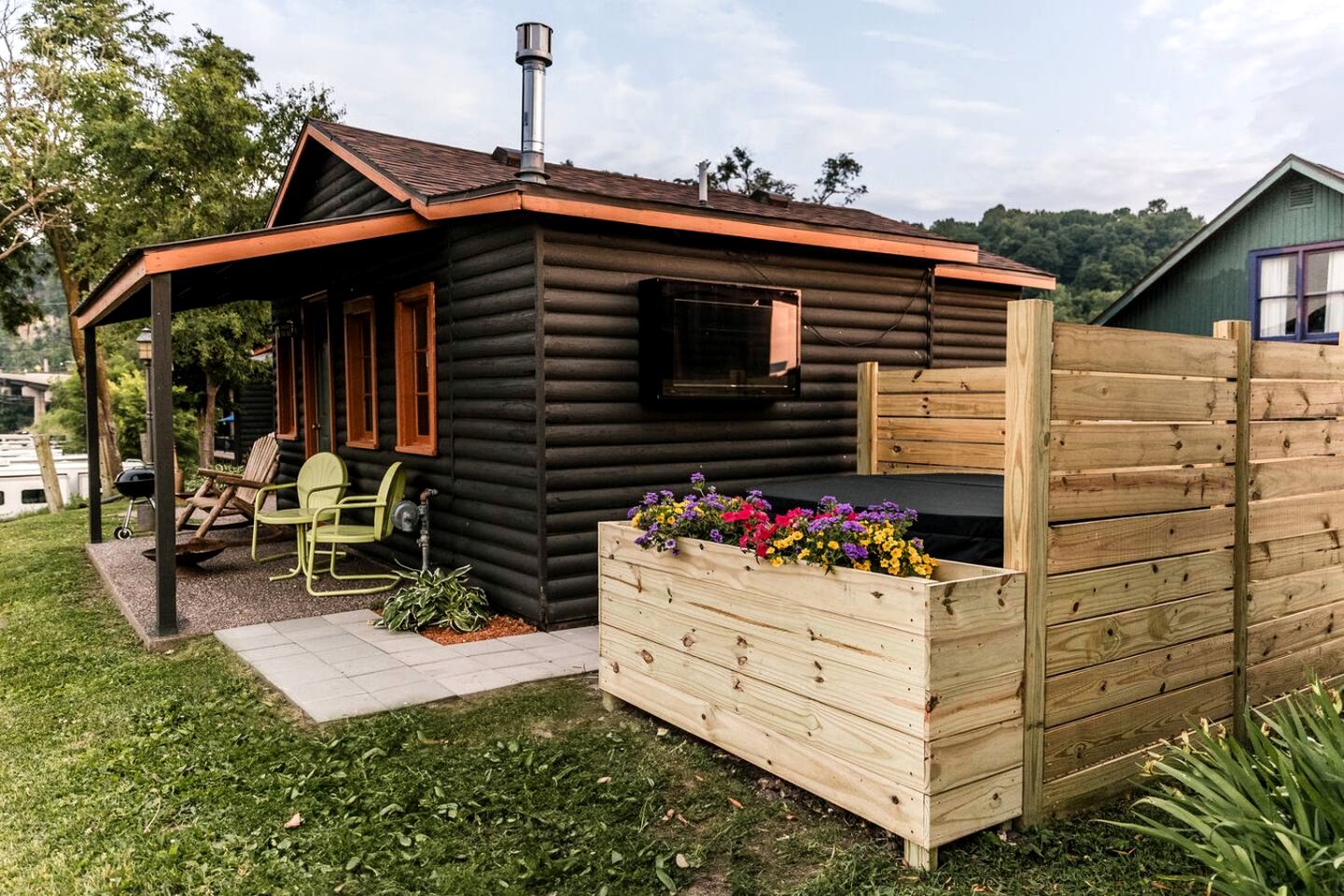 Authentic Cabin Getaway with a Fireplace near Bellevue State Park, Iowa