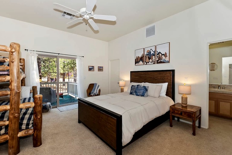 Cabins (United States of America, Big Bear Lake, California)