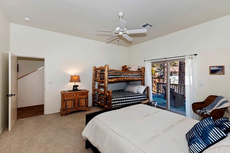 Cabins (United States of America, Big Bear Lake, California)