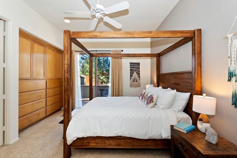 Cabins (United States of America, Big Bear Lake, California)