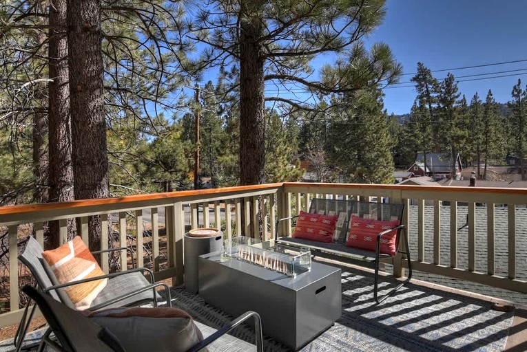 Cabins (United States of America, Big Bear Lake, California)