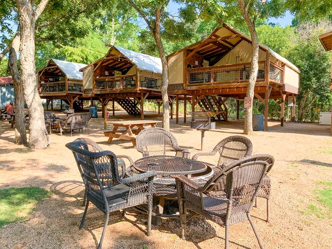 Cabins (United States of America, Seguin, Texas)