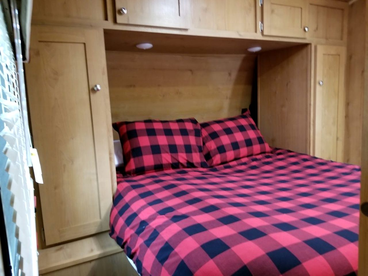 Cute 1950's Inspired Retro Large Camper, Idleyld Park, OR