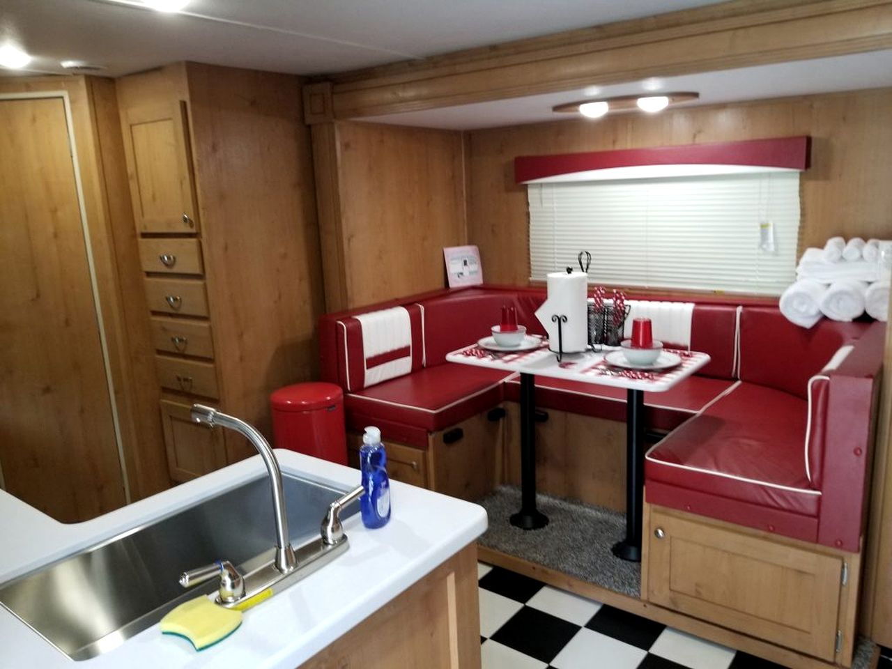 Cute 1950's Inspired Retro Large Camper, Idleyld Park, OR