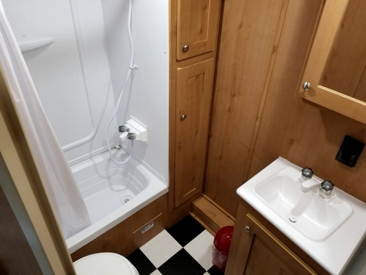 Cute 1950's Inspired Retro Large Camper, Idleyld Park, OR