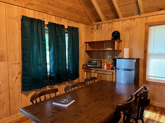 Cabins (United States of America, Belfast, Maine)