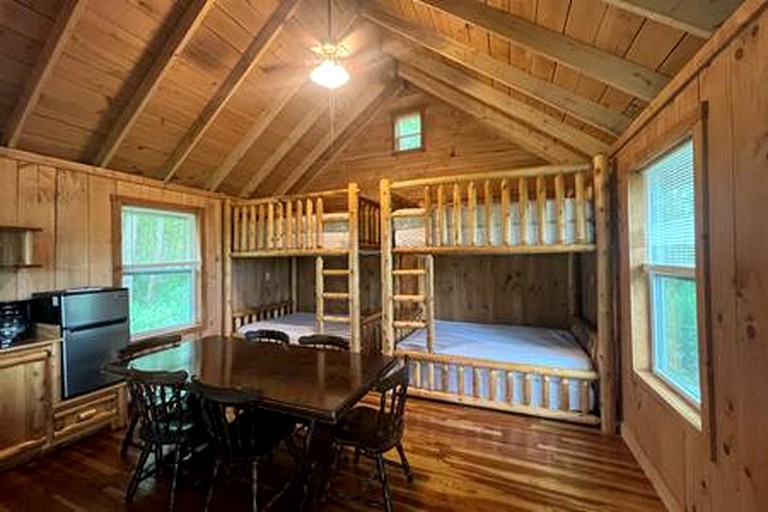 Cabins (United States of America, Belfast, Maine)