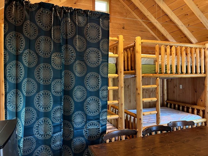 Cabins (United States of America, Belfast, Maine)