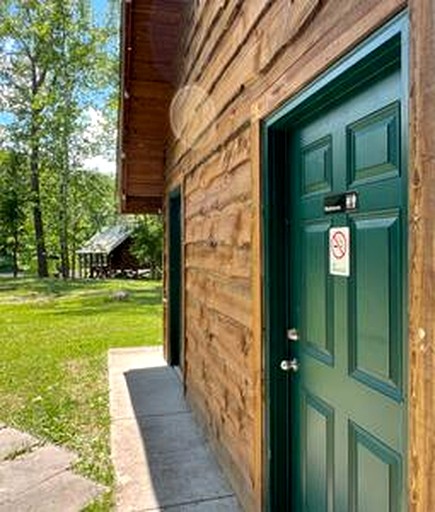 Cabins (United States of America, Belfast, Maine)