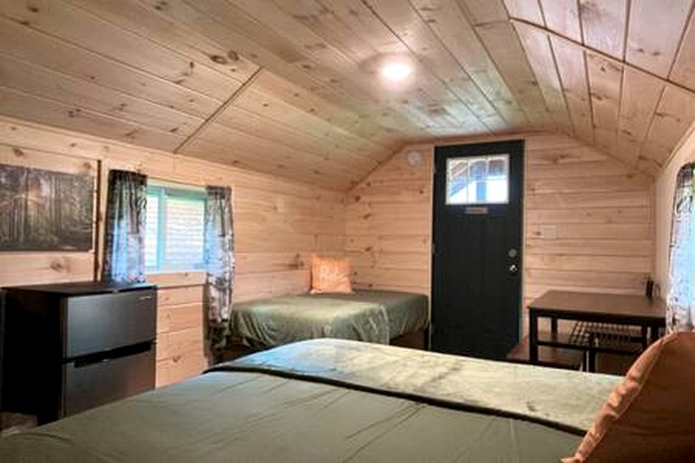 Cabins (United States of America, Belfast, Maine)
