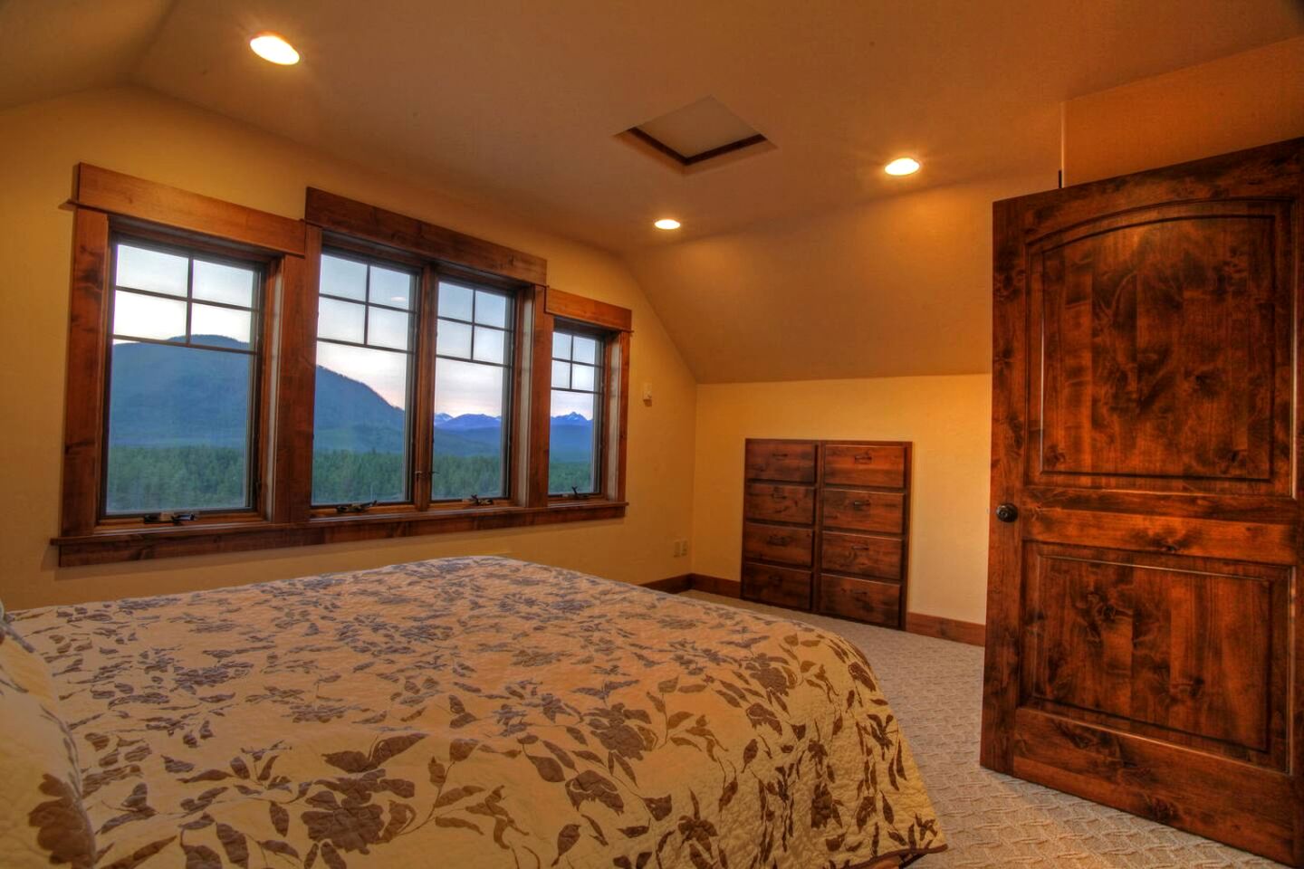 Deluxe Getaway Rental in a Mountain Cabin near Lake McDonald, Montana